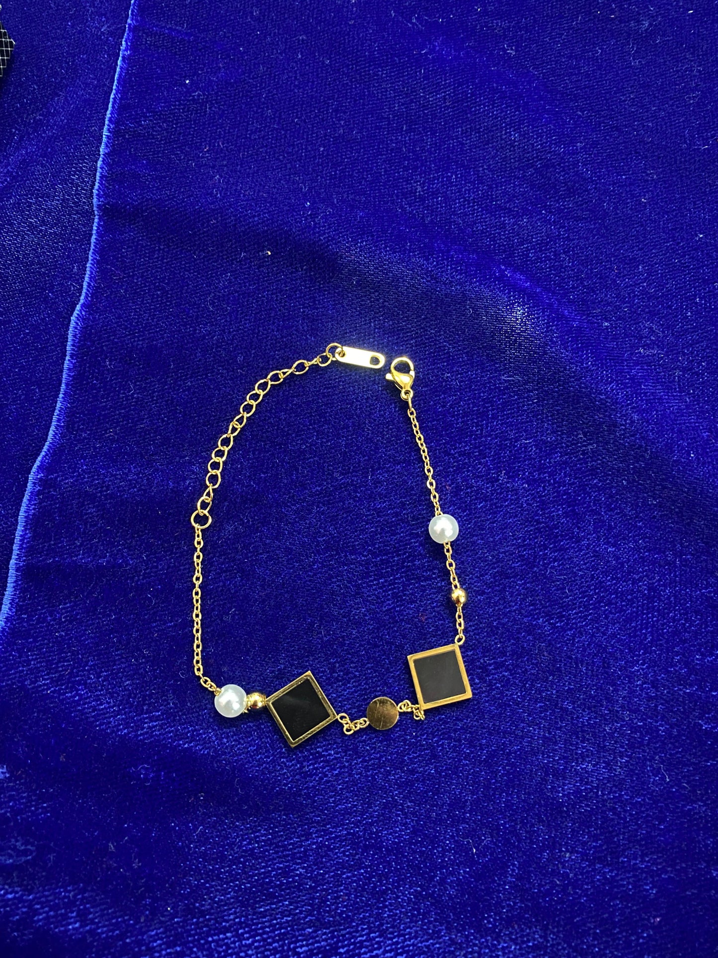 GOLDEN BRACELET NEW SQUARE DESIGN WITH PEARL