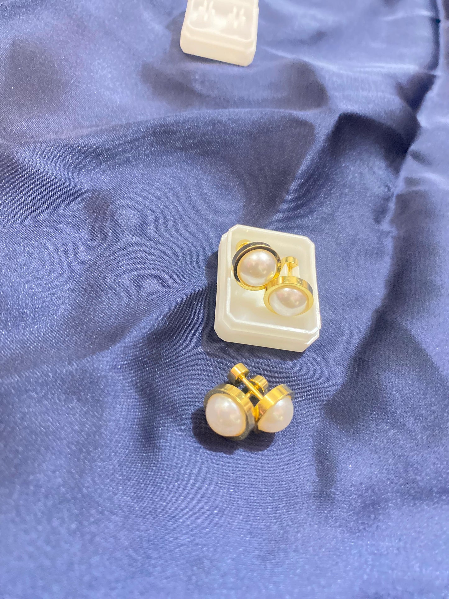 BEAUTIFUL PEARL TOPS GOLDEN