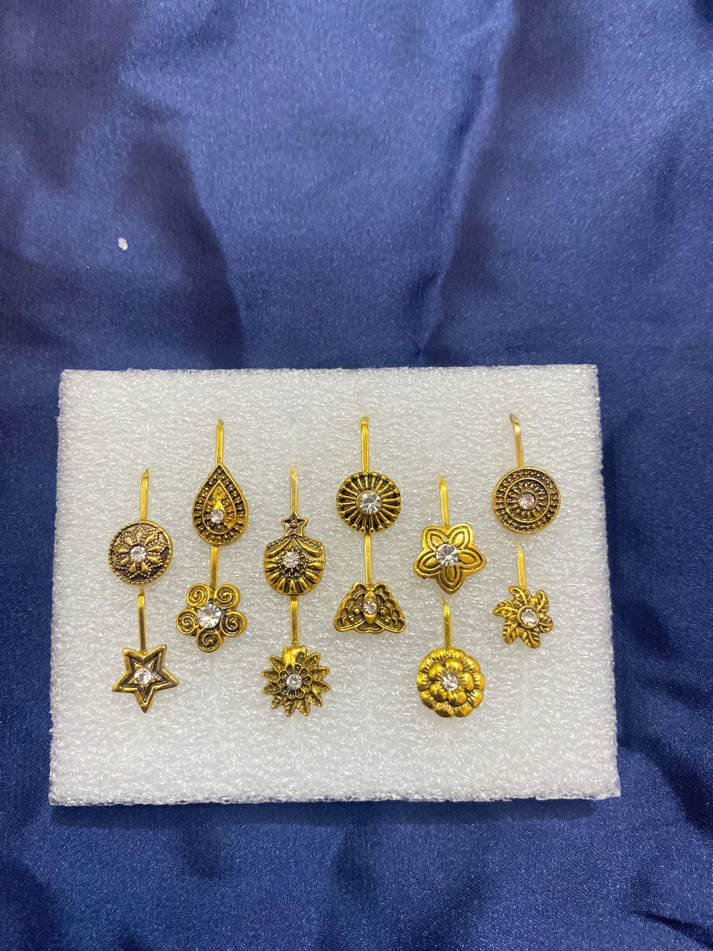 1 PACK BEAUTIFUL NOSE PINS GOLDEN AND SILVER