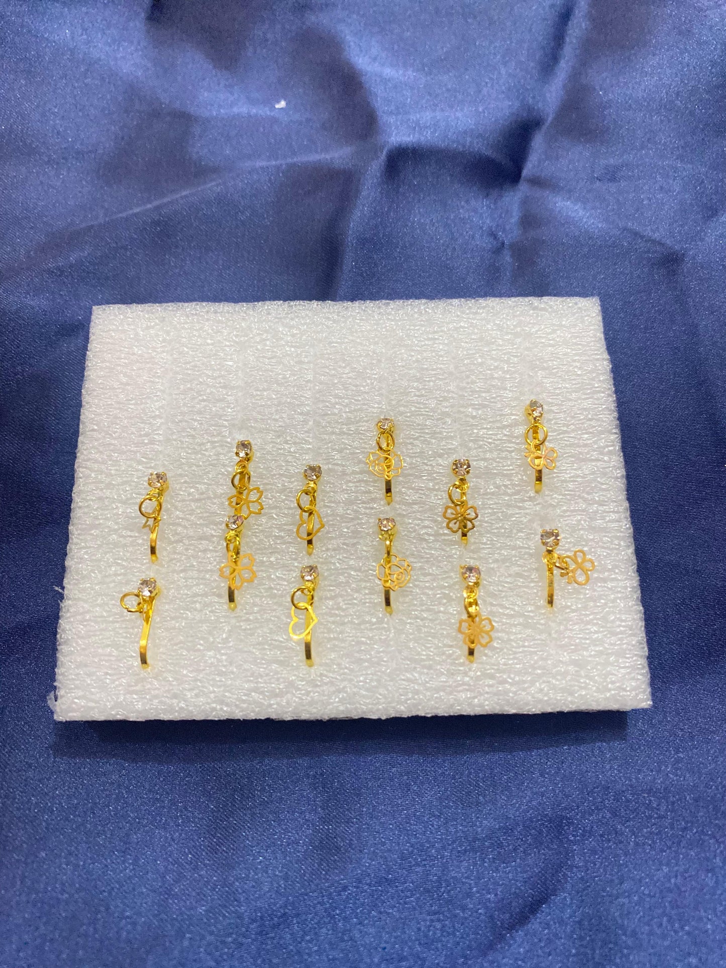 1 PACK BEAUTIFUL NOSE PINS GOLDEN AND SILVER