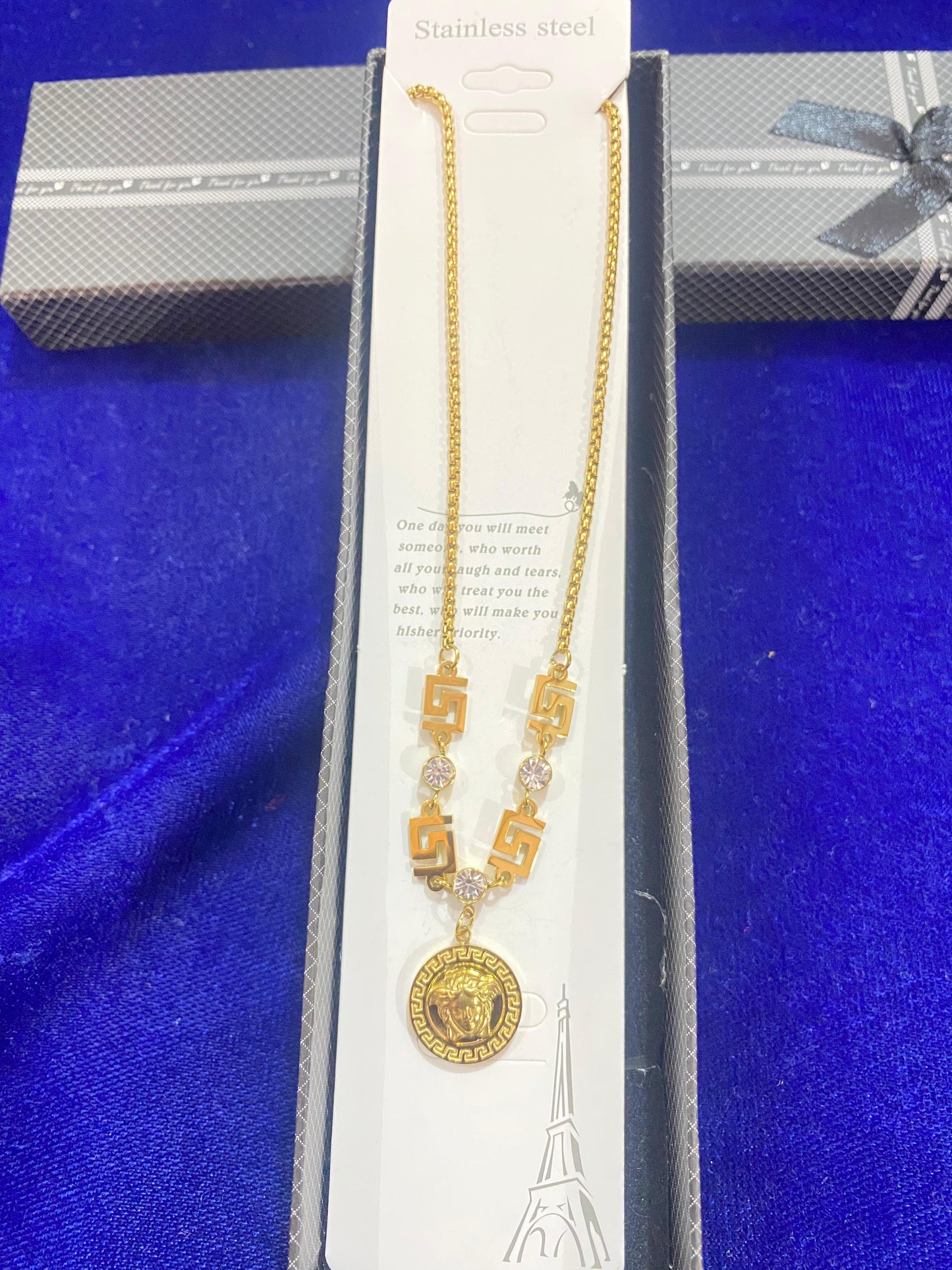 Gold necklace with a pendant new stylish design