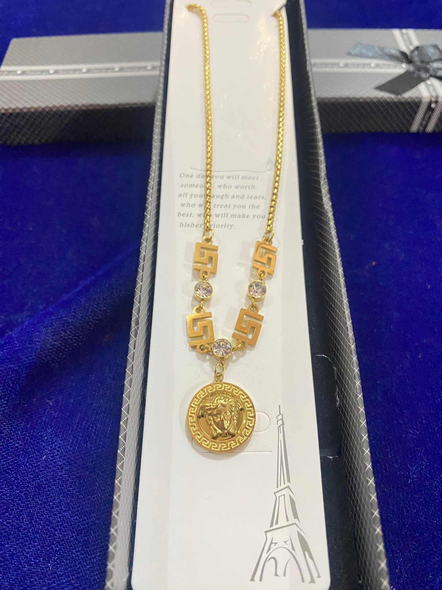 Gold necklace with a pendant new stylish design