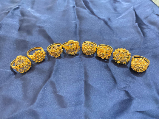 1 PIECE OF STYLISH GOLDEN RING 19 SIZE