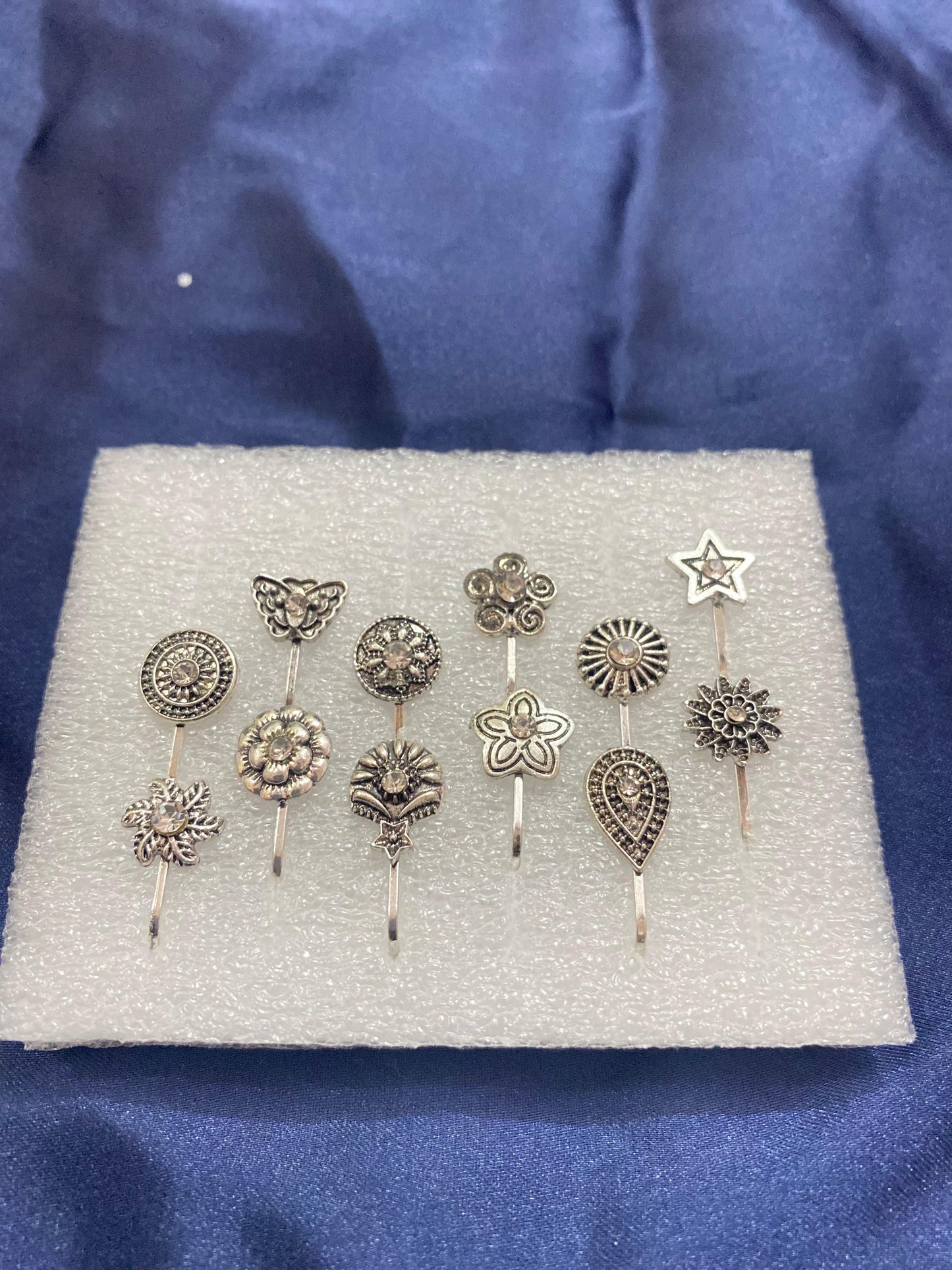 1 PACK BEAUTIFUL NOSE PINS GOLDEN AND SILVER