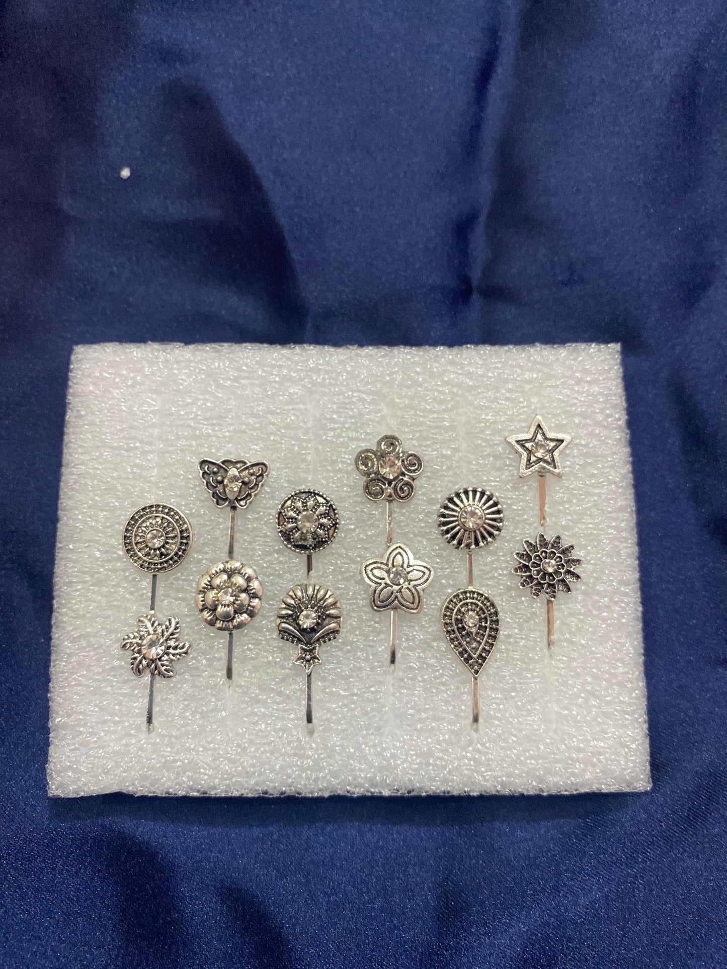 1 PACK BEAUTIFUL NOSE PINS GOLDEN AND SILVER