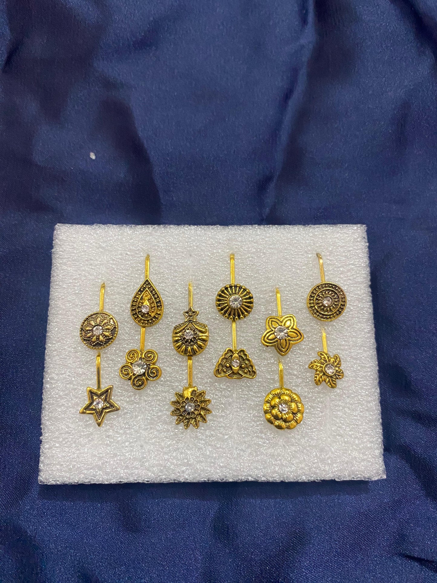 1 PACK BEAUTIFUL NOSE PINS GOLDEN AND SILVER