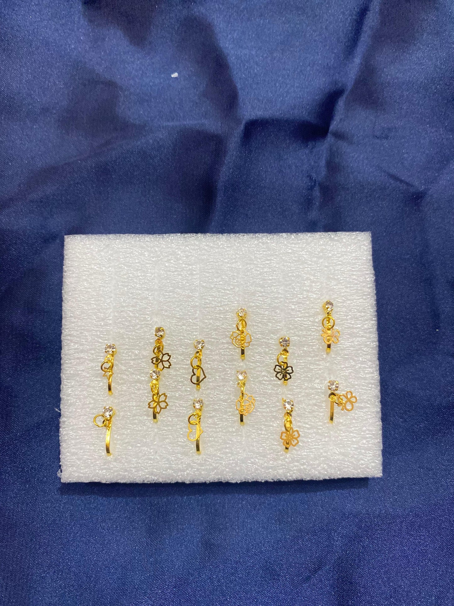 1 PACK BEAUTIFUL NOSE PINS GOLDEN AND SILVER